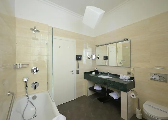 Chateau De Bonmont 호텔 Cheserex