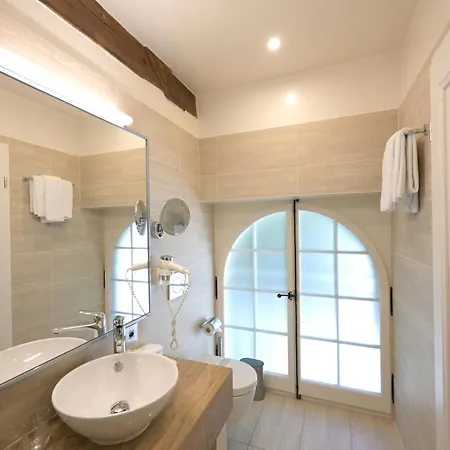 Hotel Chateau De Bonmont