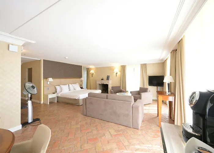 Hotel Château De Bonmont 3*